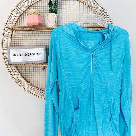 athletic pullover - Picture 1 of 4